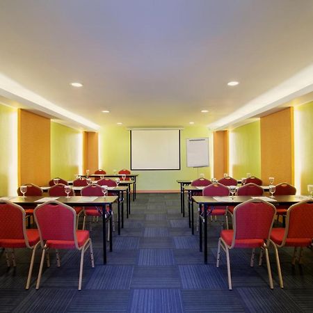 Ibis Budget Semarang Tendean Exterior photo