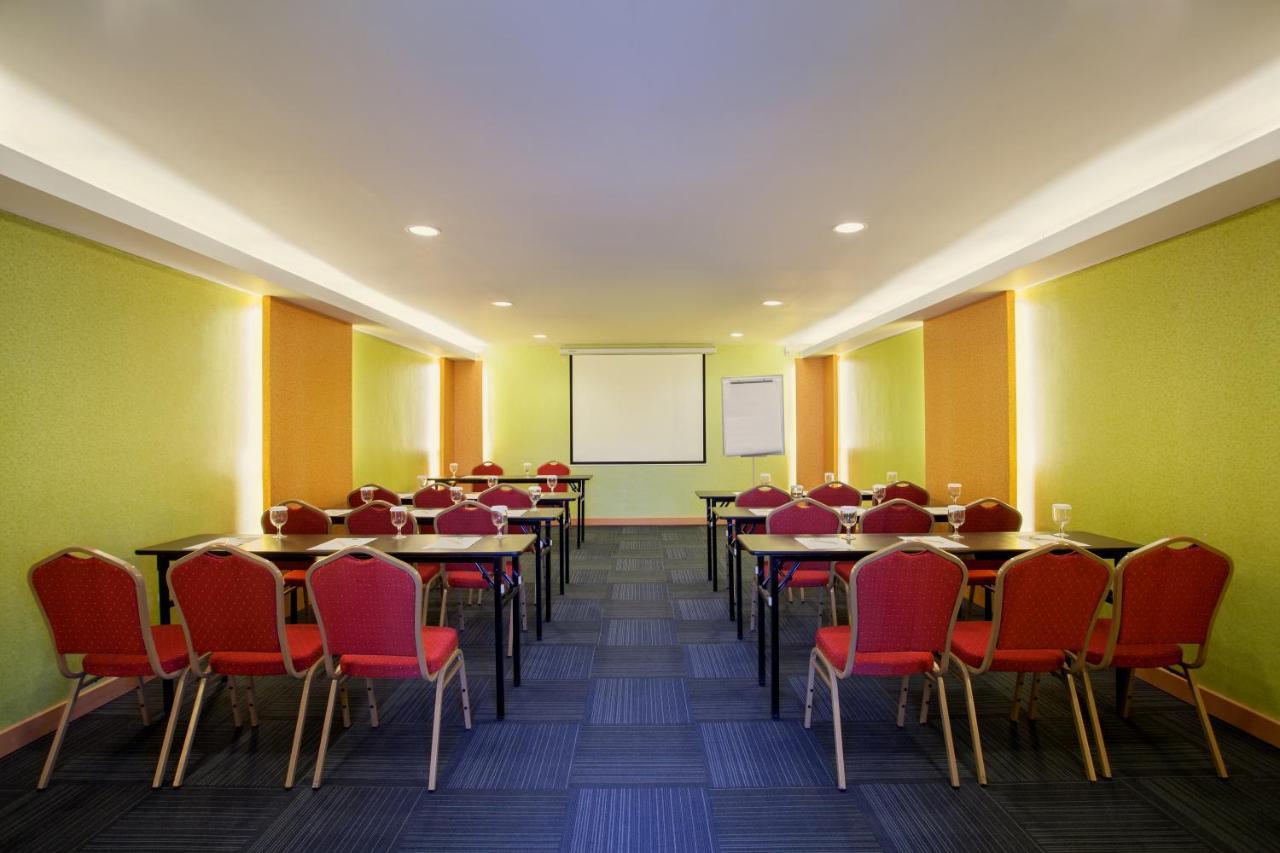 Ibis Budget Semarang Tendean Exterior photo