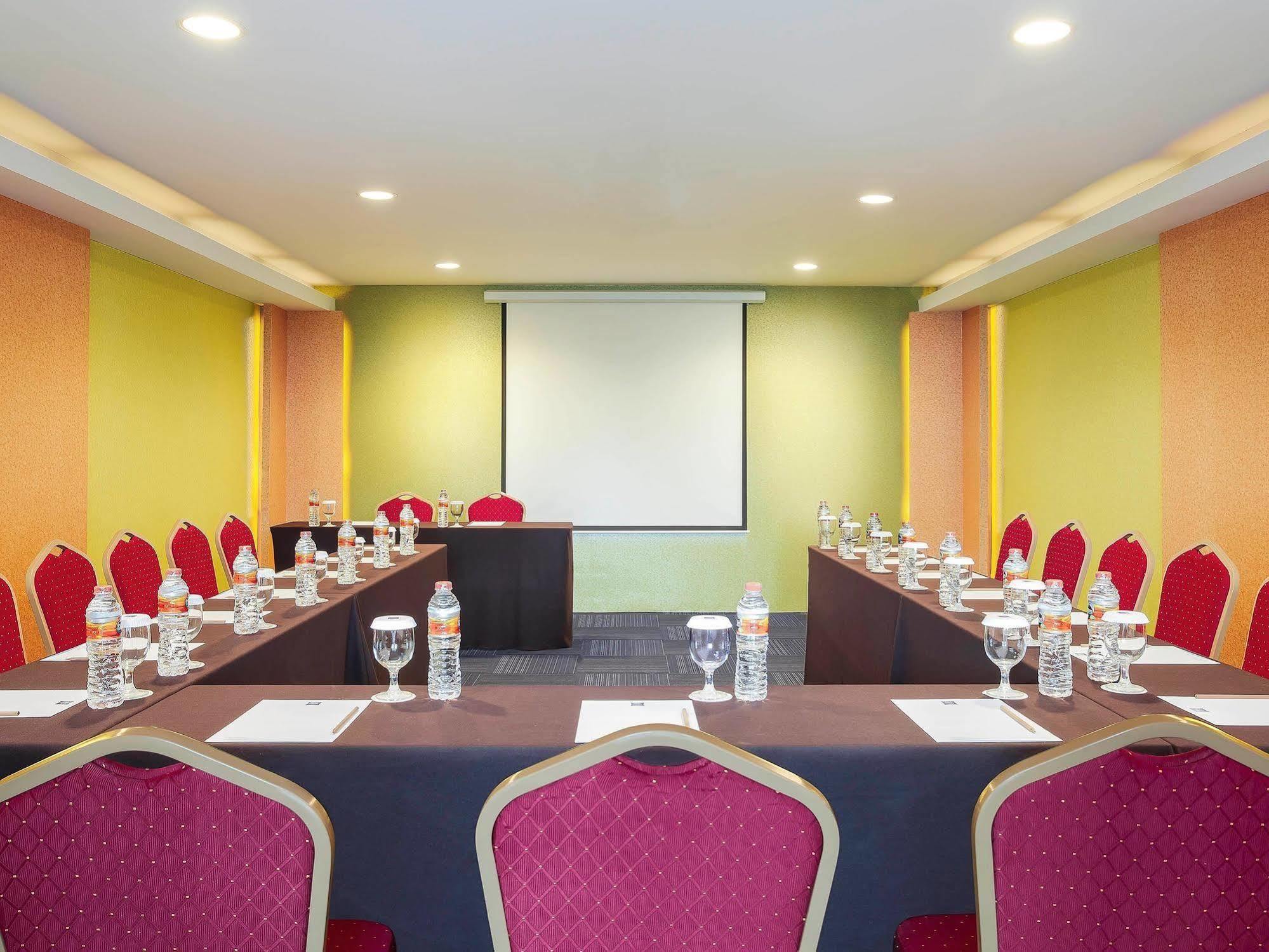 Ibis Budget Semarang Tendean Exterior photo