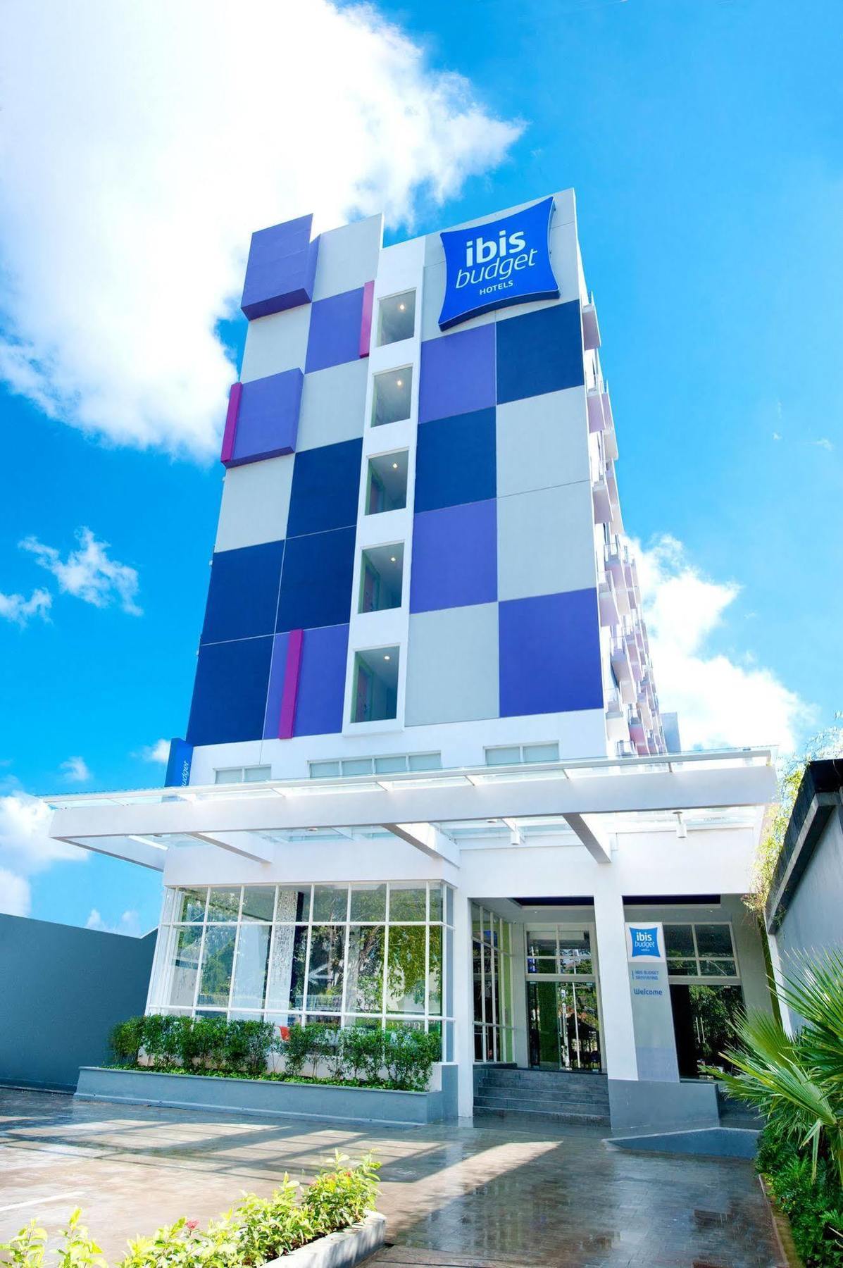 Ibis Budget Semarang Tendean Exterior photo