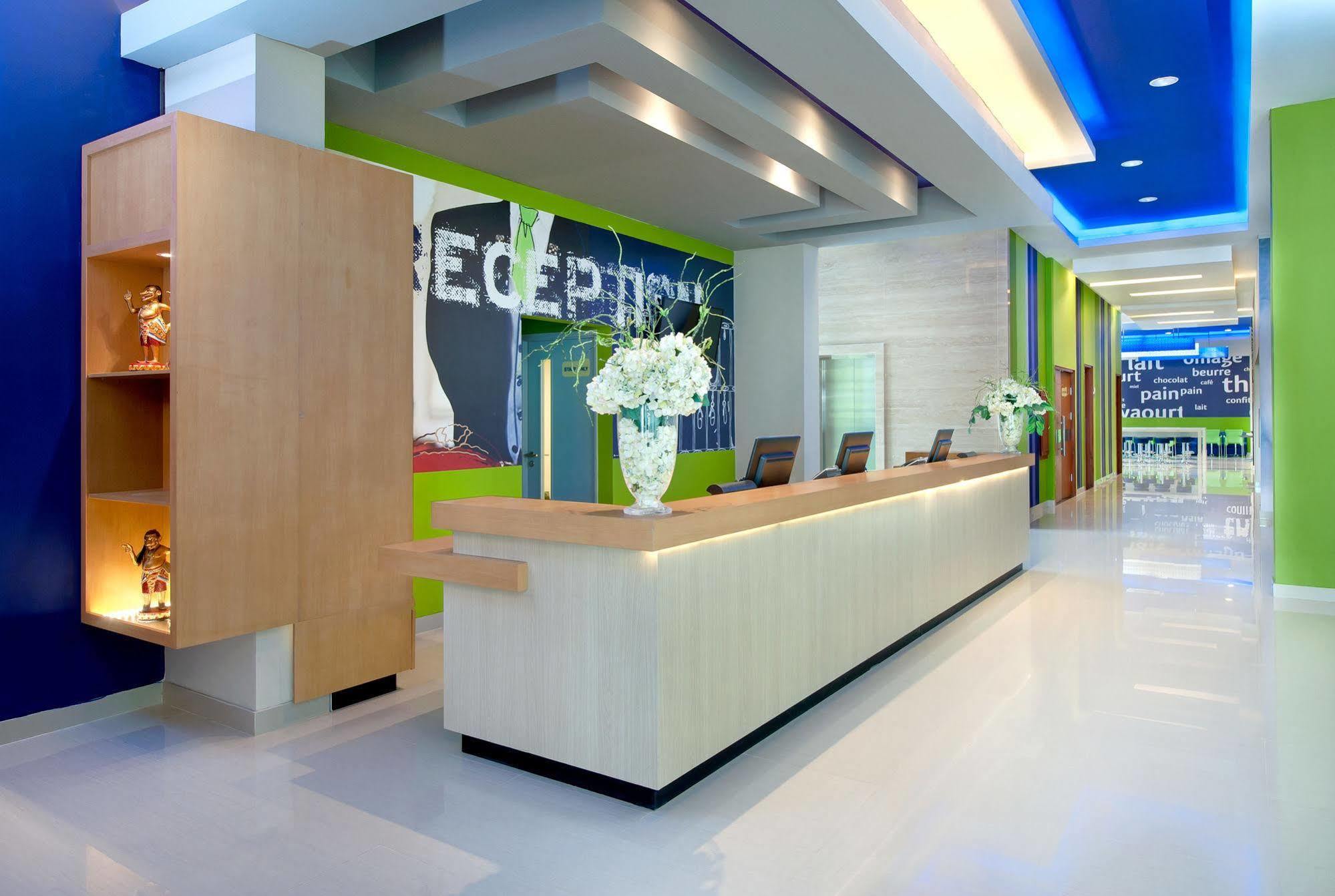 Ibis Budget Semarang Tendean Exterior photo