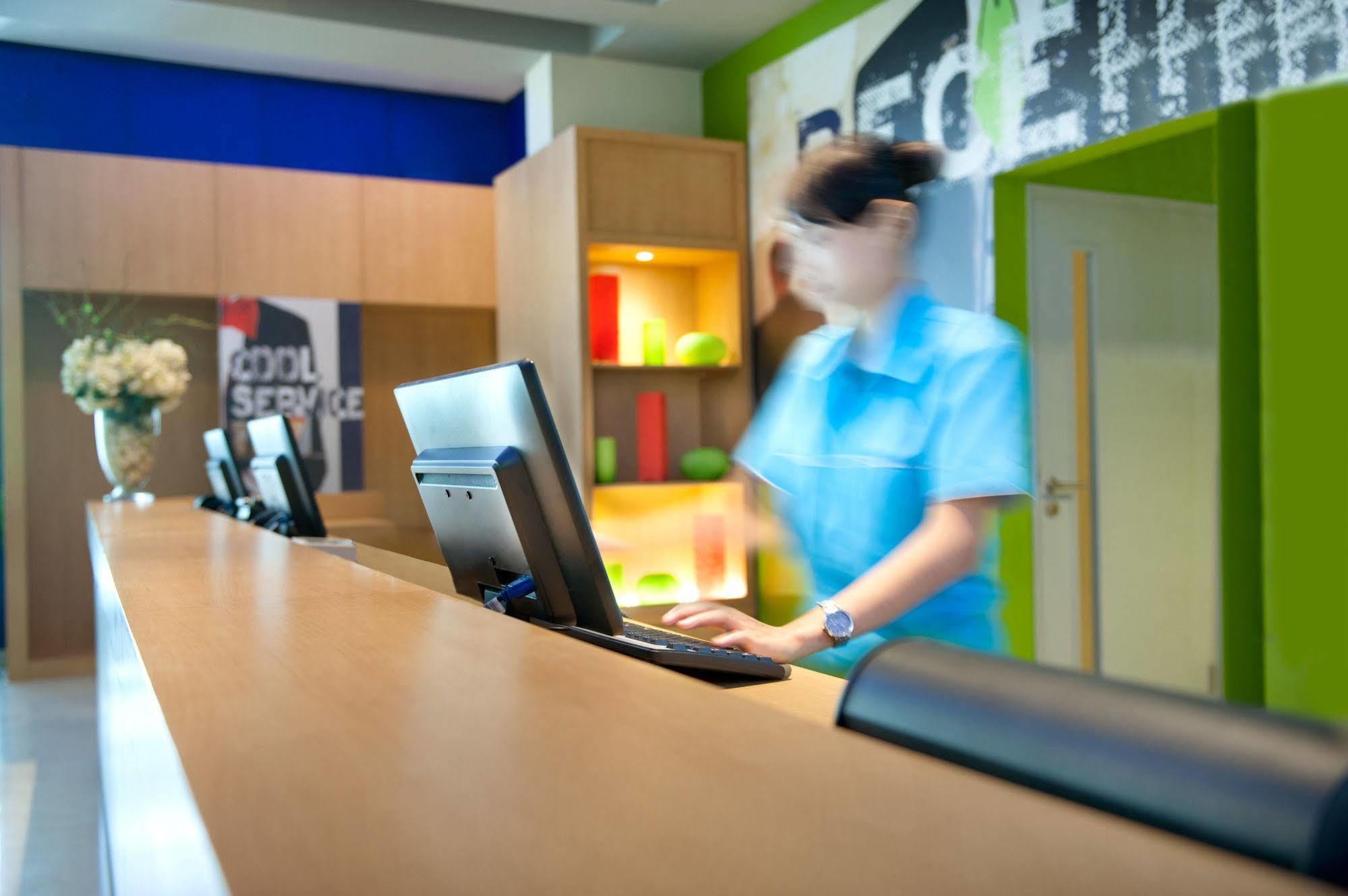 Ibis Budget Semarang Tendean Exterior photo